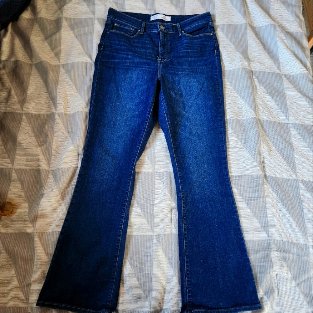 Signature Levi's Mid Rise BootCut Jeans - Picture 2 of 8